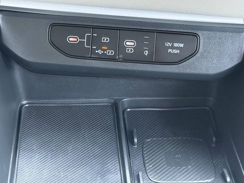 Used 2025 Kia Carnival EX FWD image 32