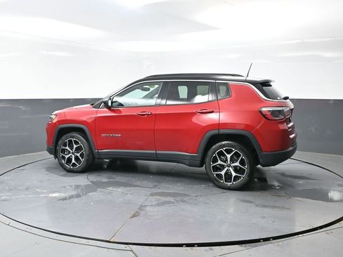 Used 2025 Jeep Compass Limited AWD/4WD image 10