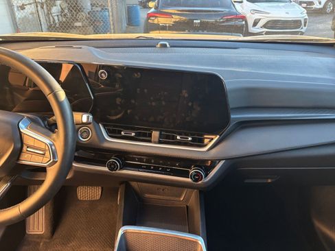 Used 2025 Chevrolet Equinox LT image 18