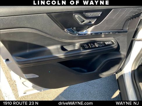 Used 2020 Lincoln Corsair AWD w/ Equipment Group 101A image 12