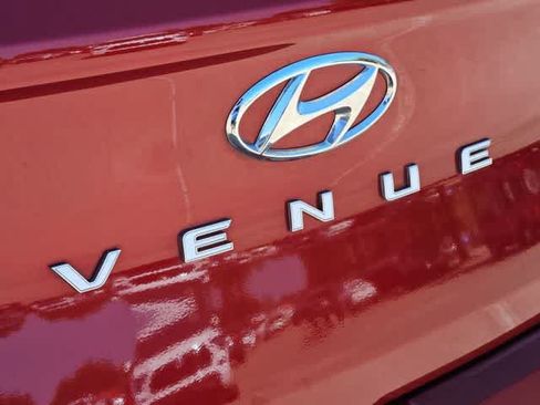 Used 2024 Hyundai Venue SEL FWD image 11