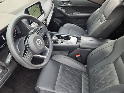 Used 2023 Nissan Rogue Platinum image 16