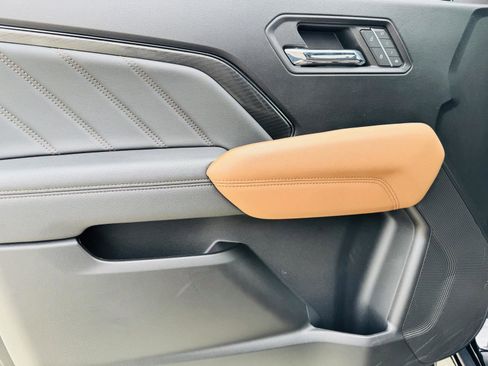 Used 2024 GMC Canyon AT4 w/ AT4 Premium Package image 16