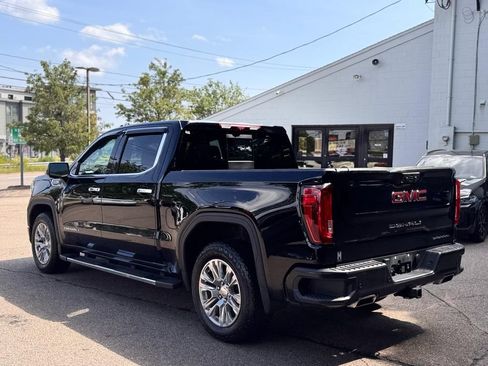 Used 2023 GMC Sierra 1500 Denali w/ Technology Package AWD/4WD image 4