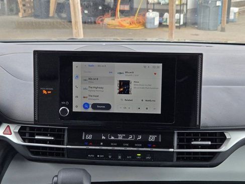 Used 2025 Toyota Sienna LE image 15