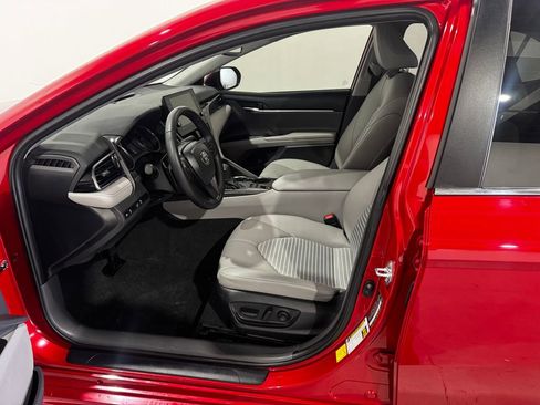 Used 2022 Toyota Camry SE FWD image 15