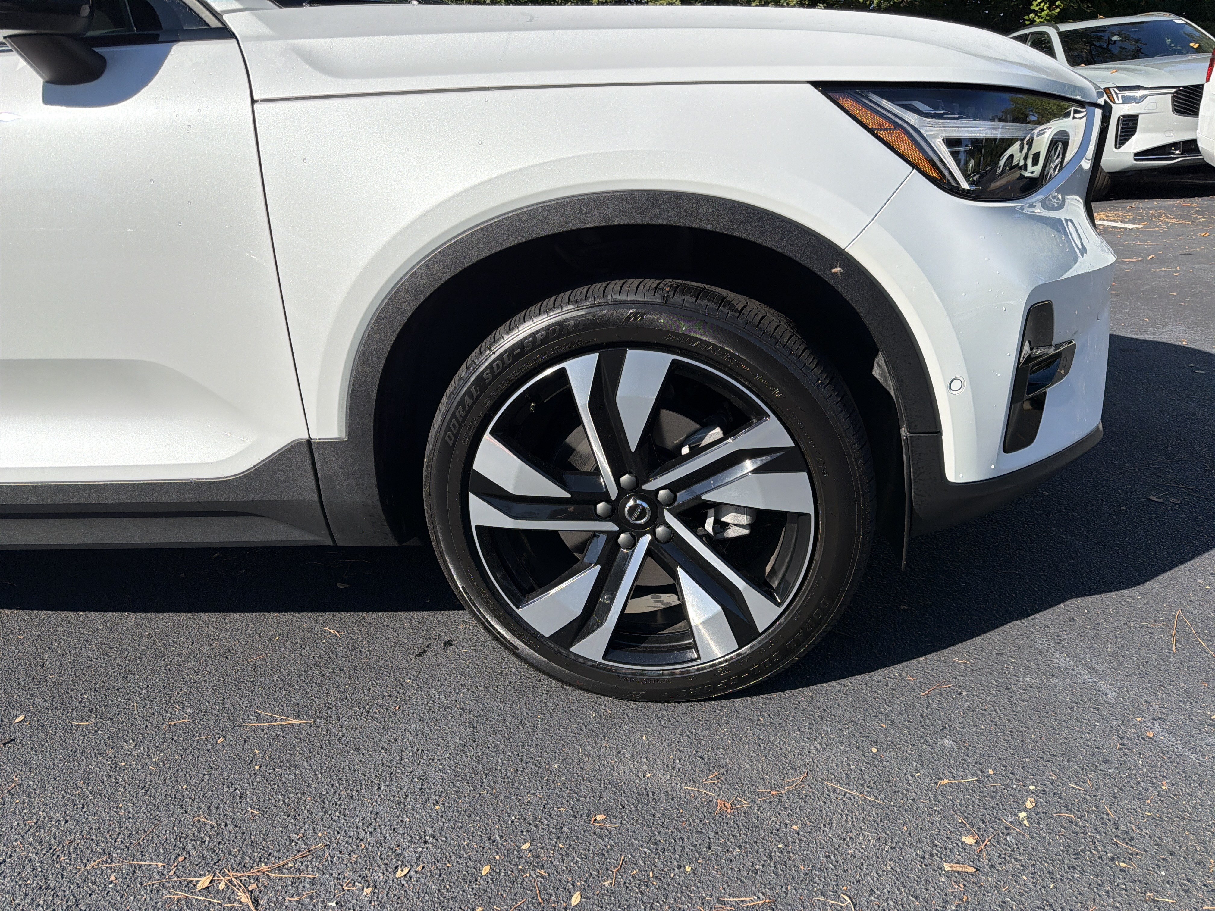 Certified 2024 Volvo XC40 B5 Plus w/ Protection Package Premier AWD/4WD image 13