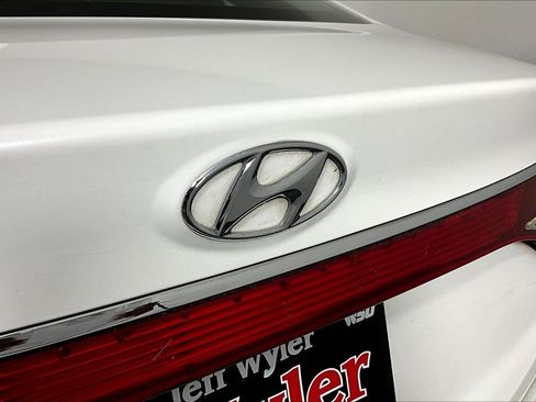 Used 2013 Hyundai Azera FWD image 24