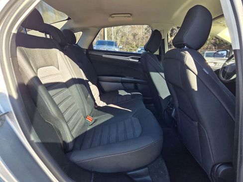 Used 2020 Ford Fusion SE FWD image 16