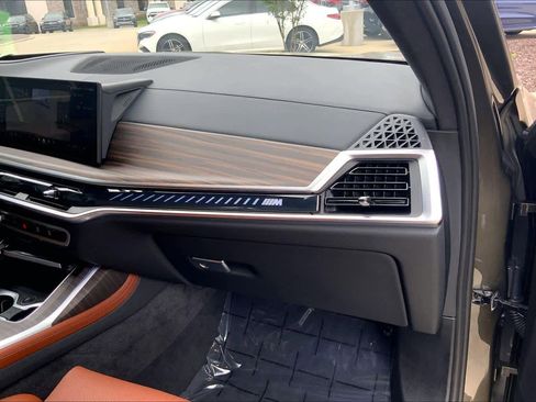 Used 2025 BMW X7 M60i AWD/4WD image 17