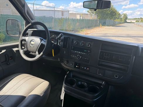 Used 2016 Chevrolet Express 2500 image 35