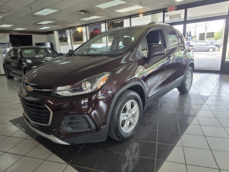 Used 2020 Chevrolet Trax LT w/ LT Convenience Package FWD image 1