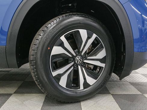 Certified 2025 Volkswagen Atlas Cross Sport SE AWD/4WD image 18
