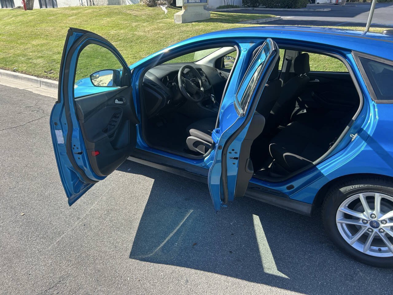 Used 2016 Ford Focus SE w/ Reverse Sensing Package FWD image 5