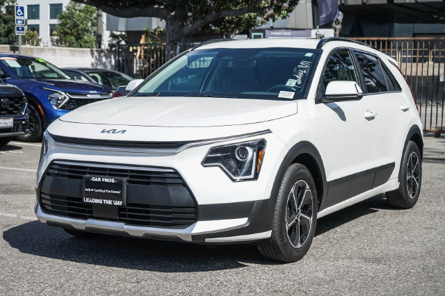 Certified 2025 Kia Niro EX FWD image 4
