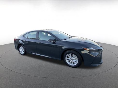 Used 2025 Toyota Camry LE image 2