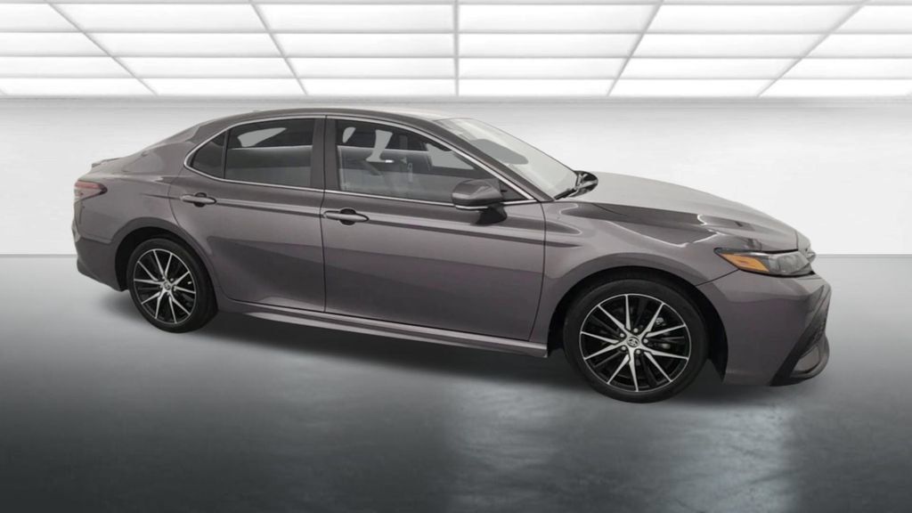 Used 2024 Toyota Camry SE FWD image 9
