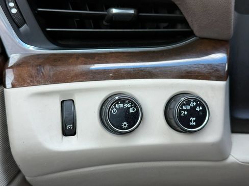 Used 2016 Cadillac Escalade Luxury AWD/4WD image 31