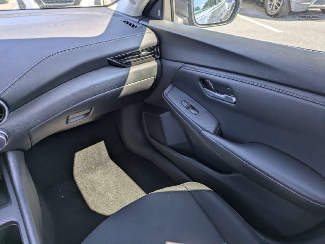 Used 2025 Nissan Sentra SV FWD image 17