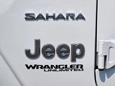 Used 2020 Jeep Wrangler Unlimited Sahara AWD/4WD image 30