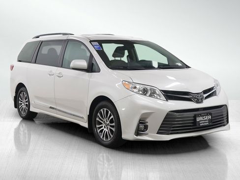 Used 2020 Toyota Sienna XLE image 7