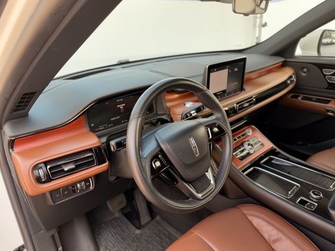 Used 2022 Lincoln Aviator Reserve w/ Equipment Group 201A AWD/4WD image 4