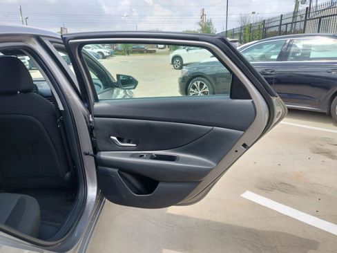 Used 2023 Hyundai Elantra SE image 34