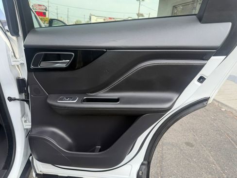 Used 2017 Jaguar F-PACE R-Sport image 24