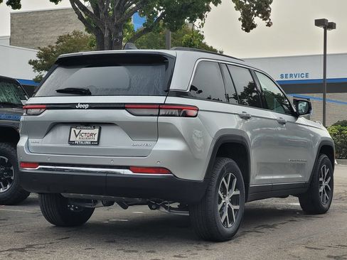 New 2025 Jeep Grand Cherokee Limited w/ Trailer Tow Package AWD/4WD image 3