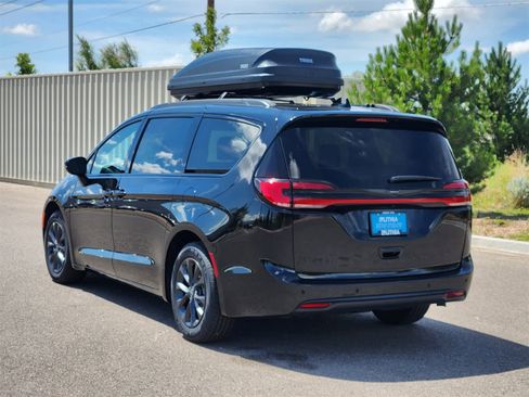 New 2025 Chrysler Pacifica Select w/ Fav Edition Package image 7