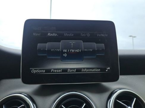 Used 2018 Mercedes-Benz GLA 250 4MATIC image 44