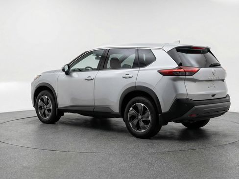 Used 2025 Nissan Rogue SV image 6