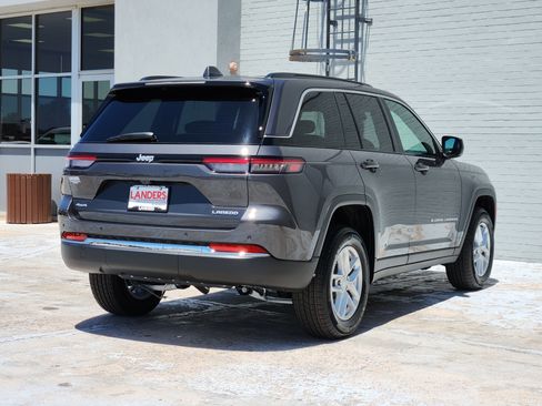 New 2026 Jeep Grand Cherokee Laredo X AWD/4WD image 4