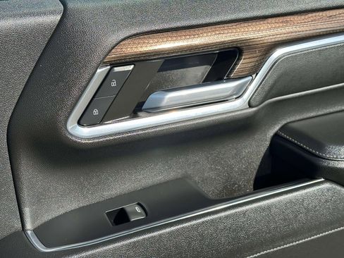 Used 2024 Chevrolet Silverado 2500 LT w/ Convenience Package image 26