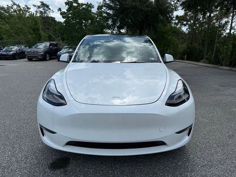 Used 2024 Tesla Model Y Long Range AWD/4WD image 2