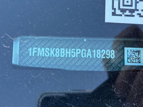 Used 2023 Ford Explorer 4WD image 3