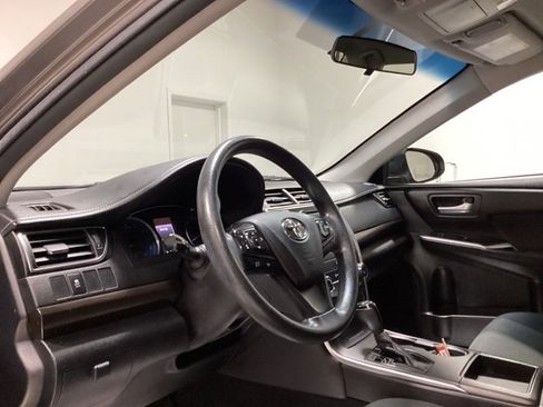 Used 2017 Toyota Camry XLE image 18