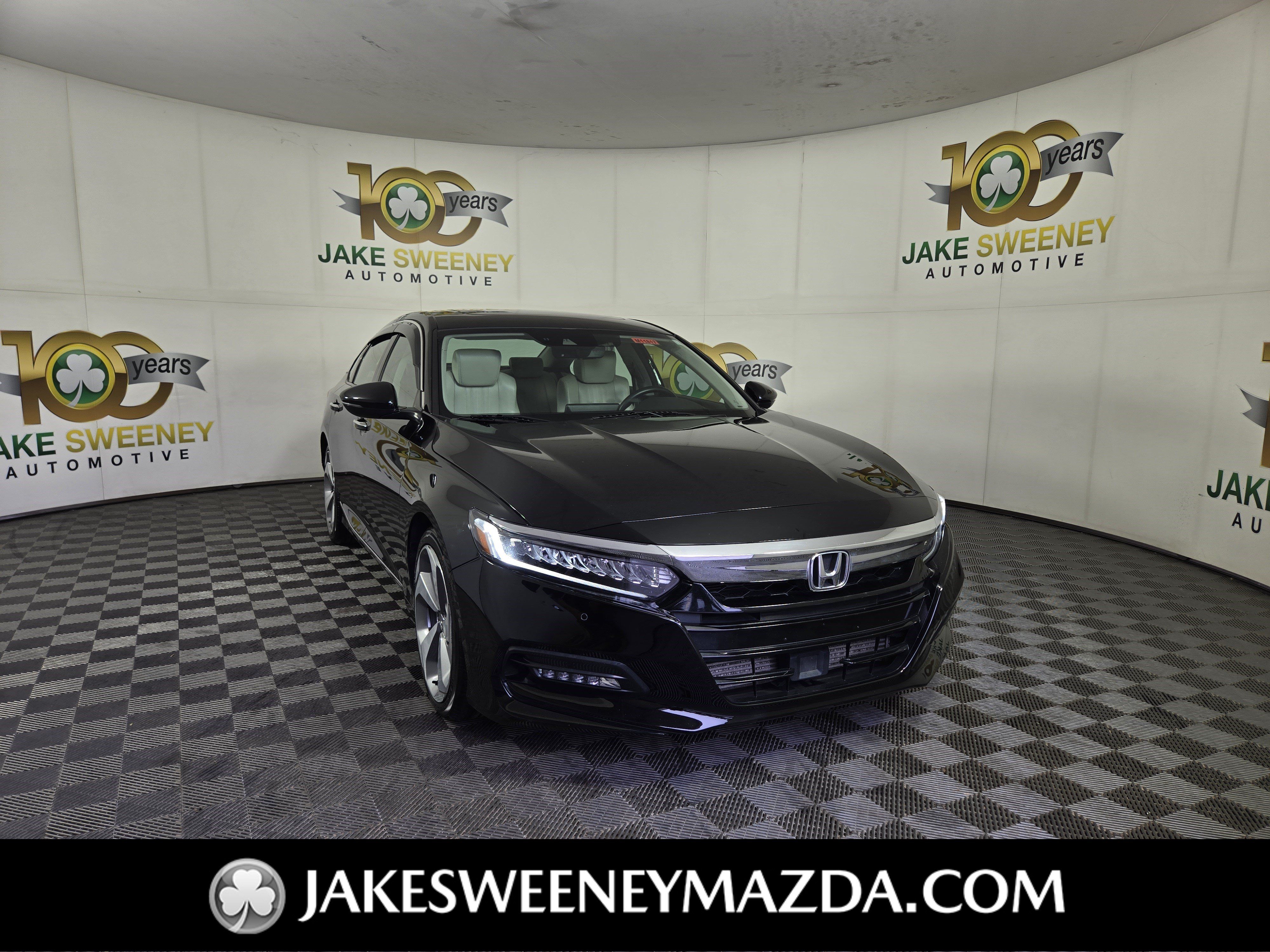 Used 2018 Honda Accord Touring image 1