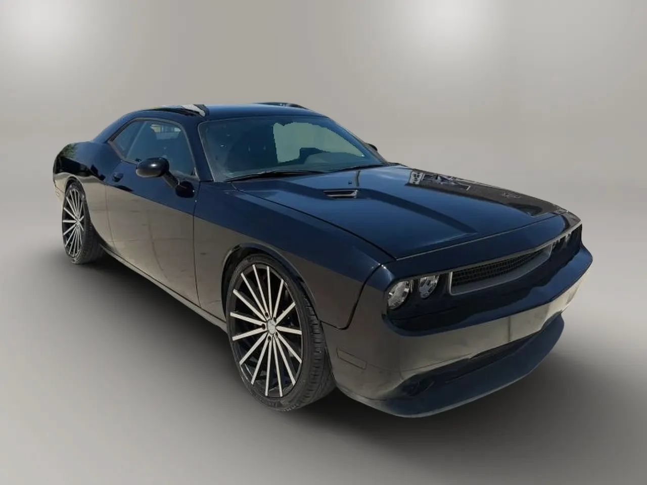 Used 2014 Dodge Challenger SXT RWD image 1