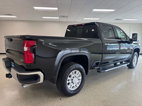 Used 2020 Chevrolet Silverado 2500 LTZ w/ LTZ Convenience Package AWD/4WD image 5