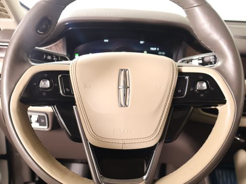Used 2022 Lincoln Aviator Reserve w/ Equipment Group 201A AWD/4WD image 3