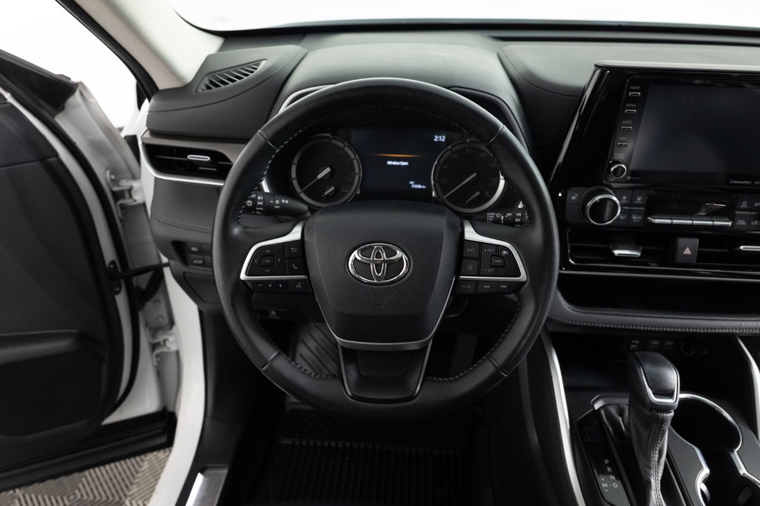 Used 2022 Toyota Highlander XLE FWD image 32
