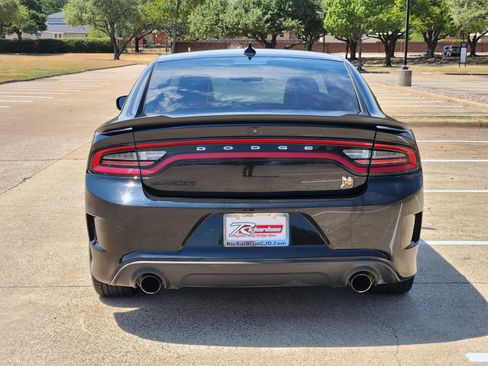 Used 2019 Dodge Charger Scat Pack RWD image 5