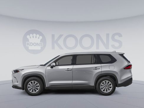 Used 2025 Toyota Grand Highlander AWD image 4