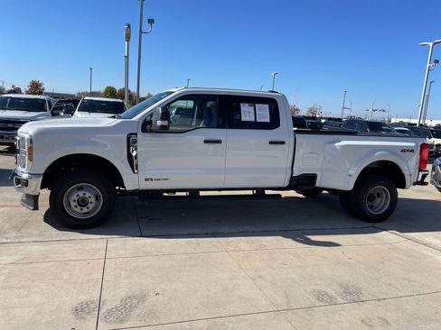 Used 2024 Ford F350 XLT image 3