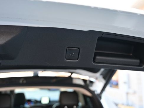 Used 2020 Ford Escape Titanium image 22