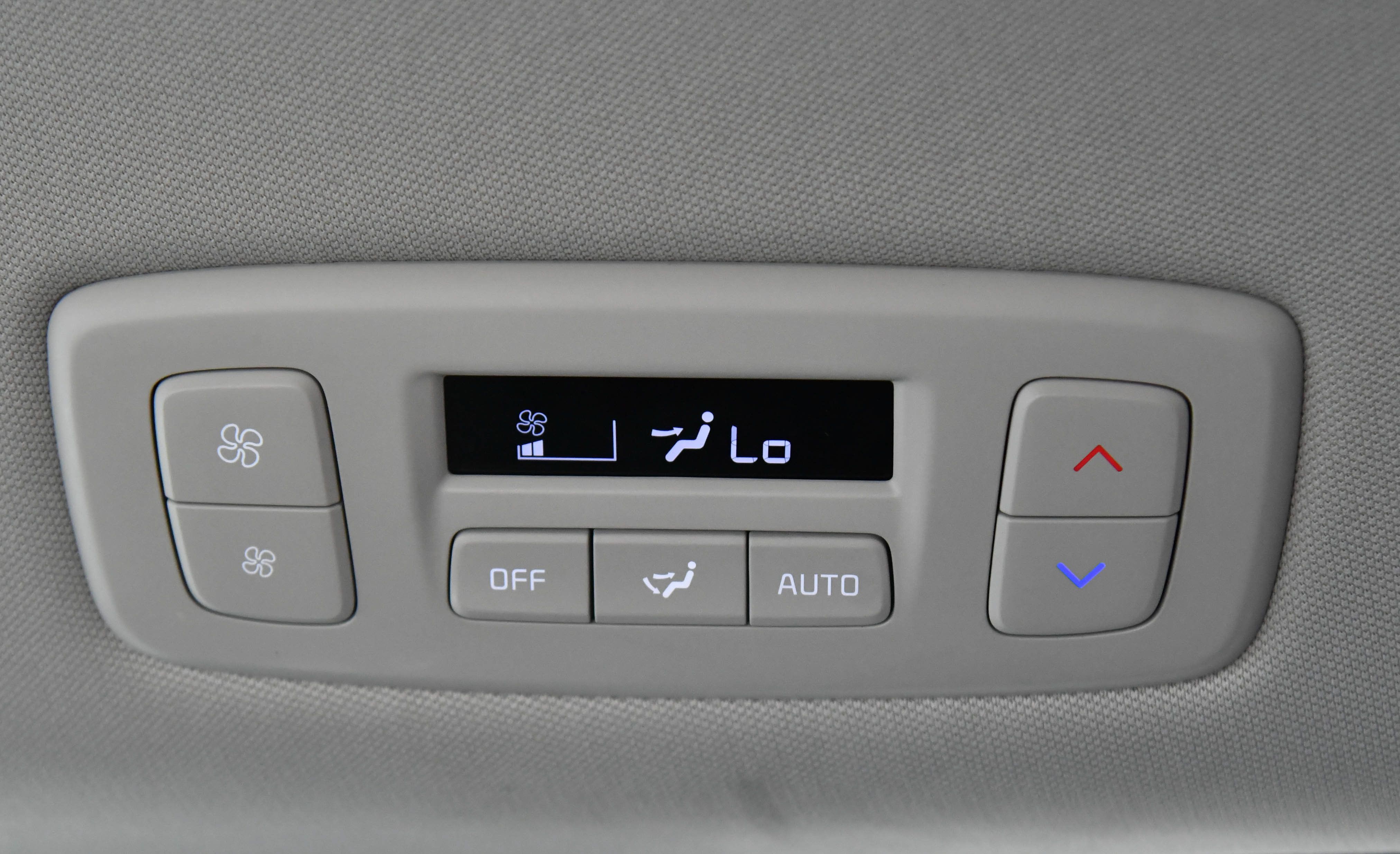 Used 2025 Kia Carnival FWD image 42