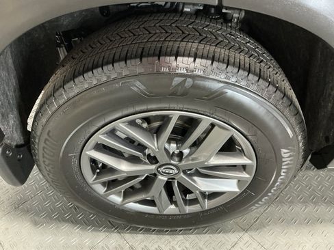 Used 2025 Nissan Rogue S image 28