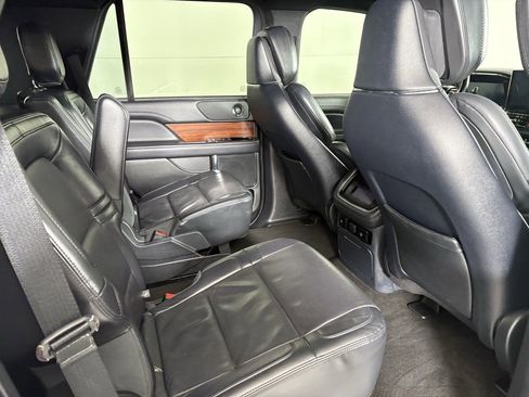 Used 2023 Lincoln Navigator Reserve image 17