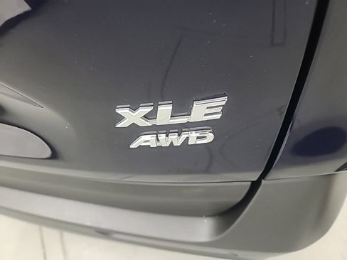 Used 2019 Toyota RAV4 XLE w/ Convenience Package AWD/4WD image 12